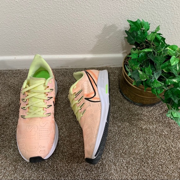 Nike Air Zoom Pegasus 36 Premium Rise Running Shoe - Picture 9 of 12